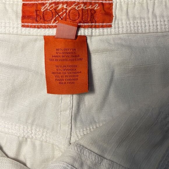 White skirt  - Picture 4 of 4